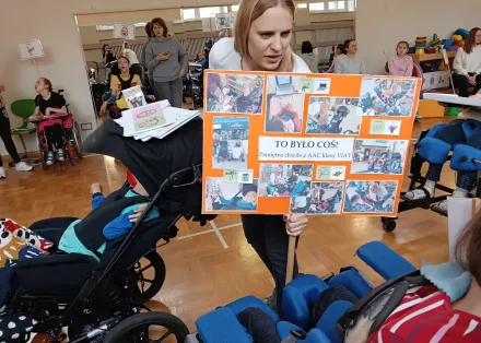 Obchody Międzynarodowego Miesiąca AAC