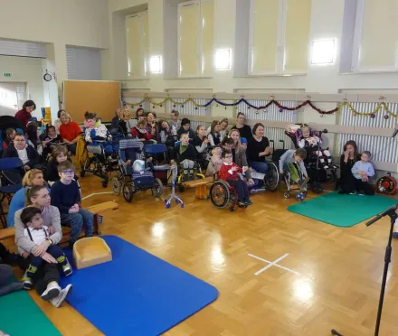 Dyrektor pyta uczniów o wrażenia