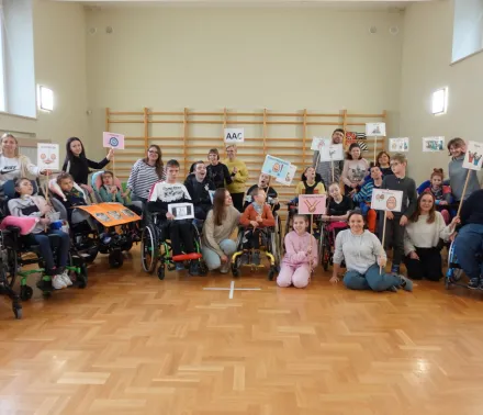 Obchody Międzynarodowego Miesiąca AAC