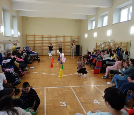 Obchody Międzynarodowego Miesiąca AAC