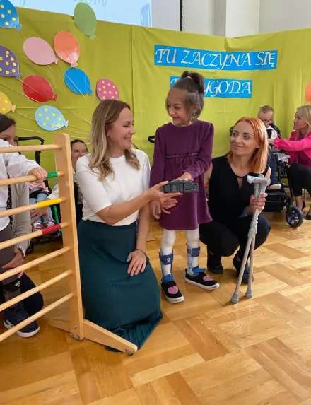 Stasia wita dyrekcję, rodziców oraz dzieci