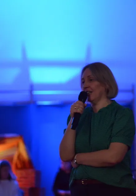 19. Pani Dyrektor składa życzenia uczniom, rodzicom i pracownikom szkoły