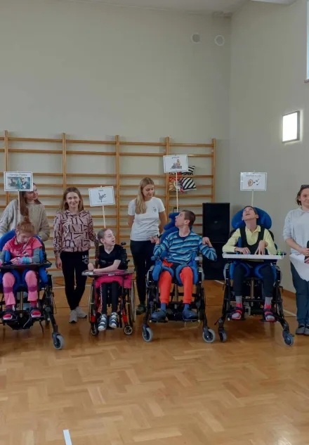 Obchody Międzynarodowego Miesiąca AAC