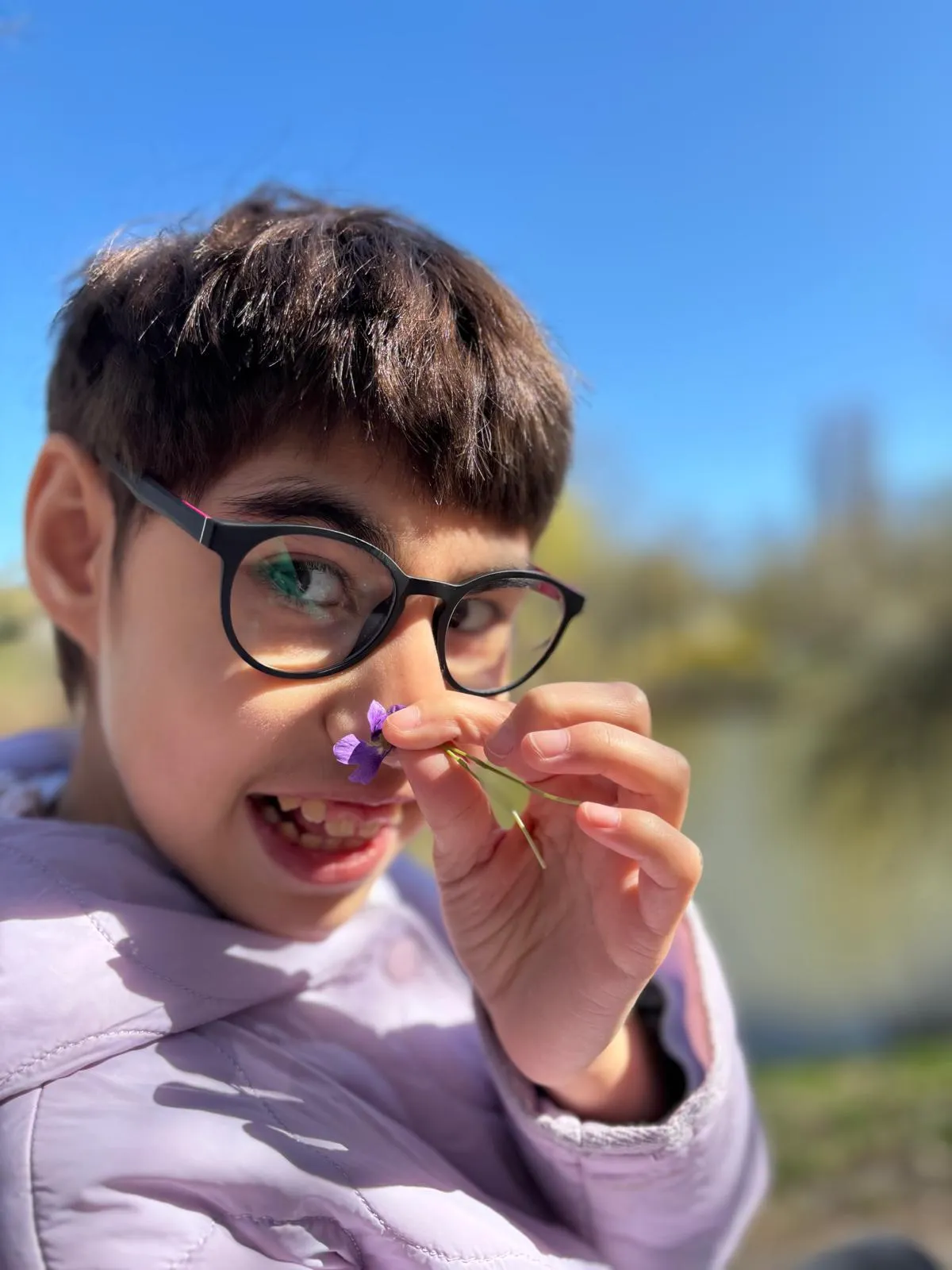 Dziewczynki szukają wiosny