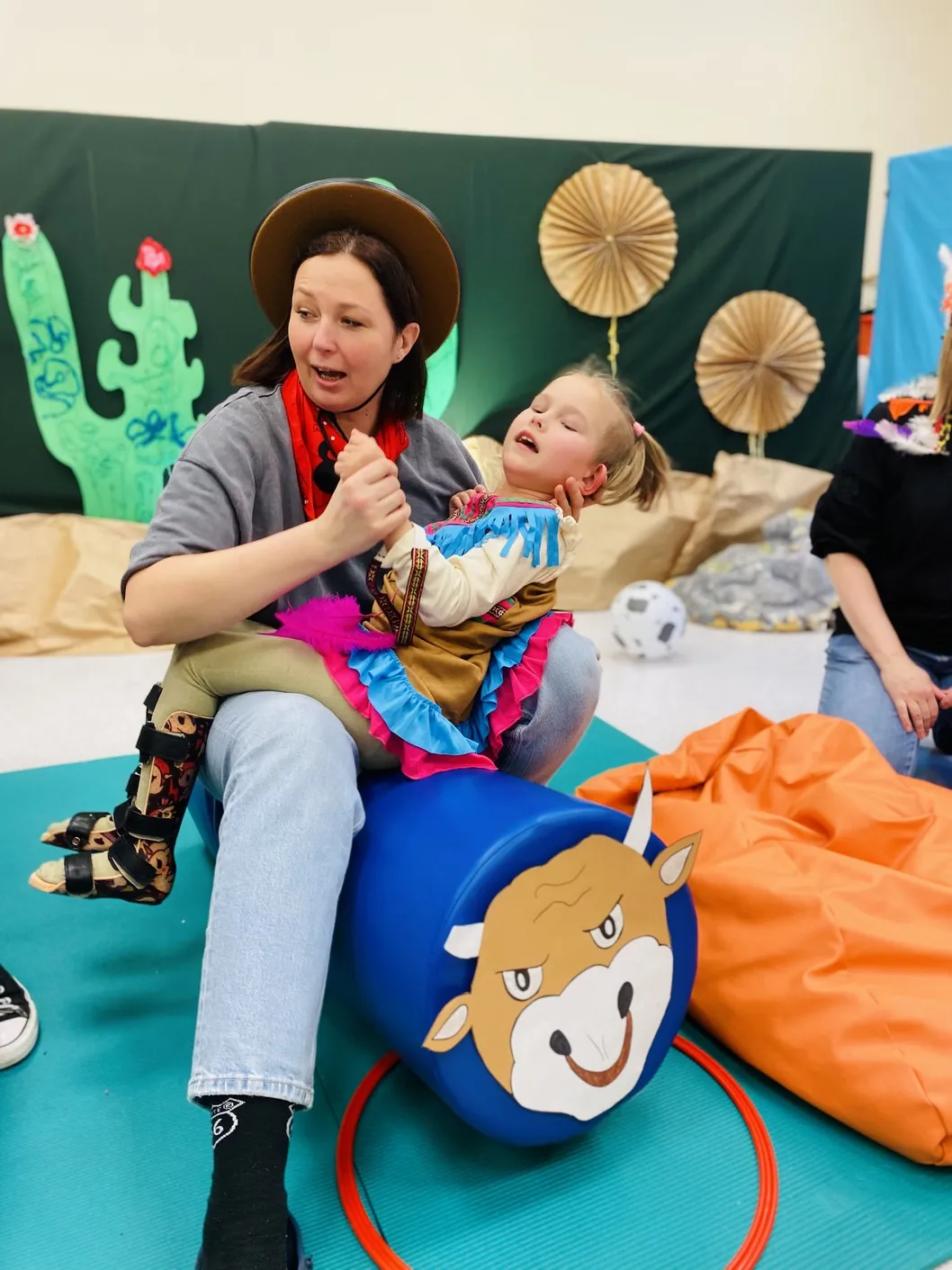 Amelka bawi się w rodeo na wałku