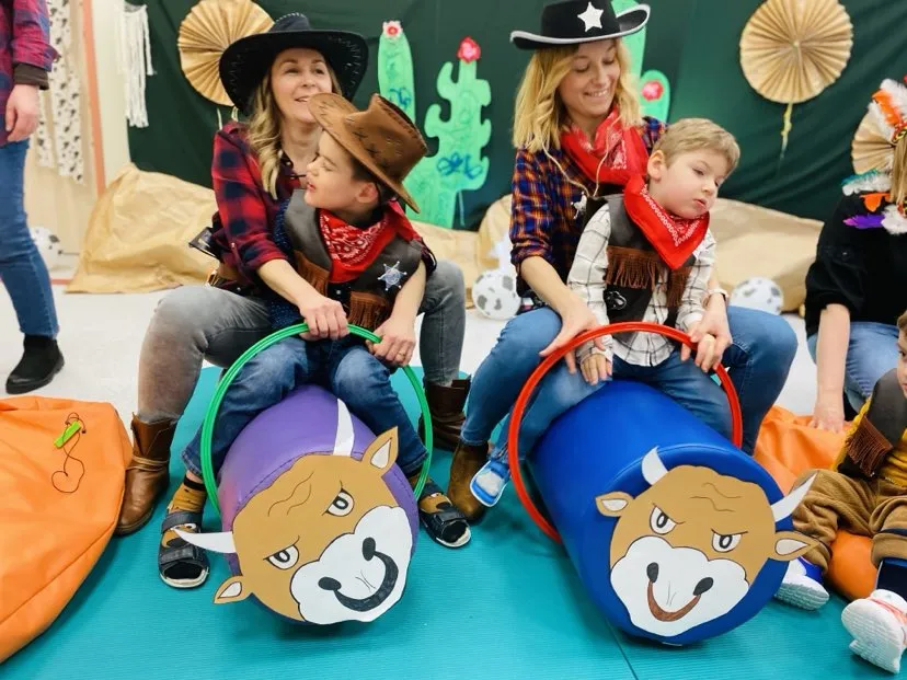 Piotr i Kazio bawią się w rodeo