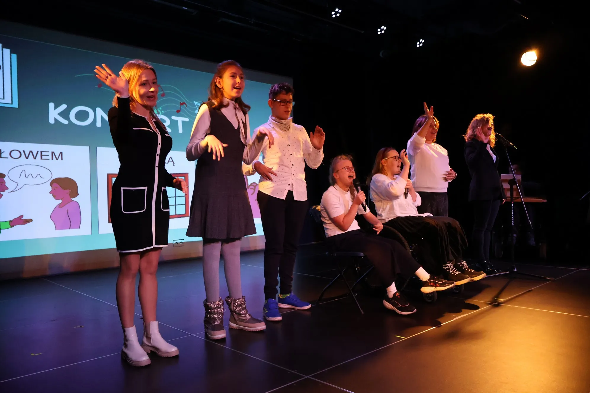 Koncert AAC „Słowem, książką, gestem”