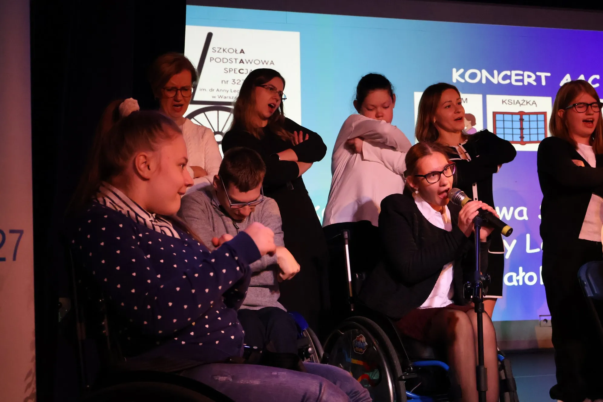 Koncert AAC „Słowem, książką, gestem”