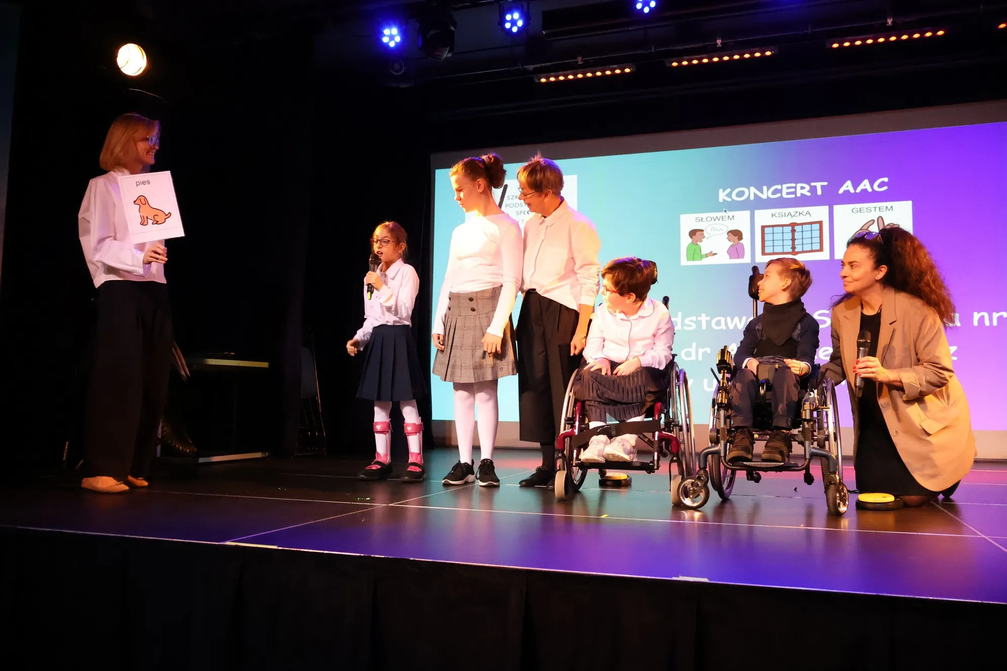 Koncert AAC „Słowem, książką, gestem”