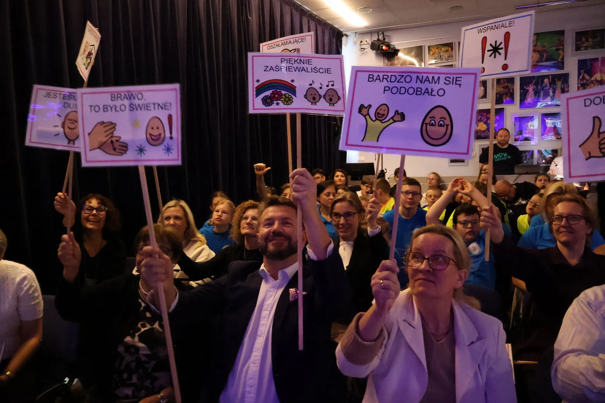 Koncert AAC „Słowem, książką, gestem”