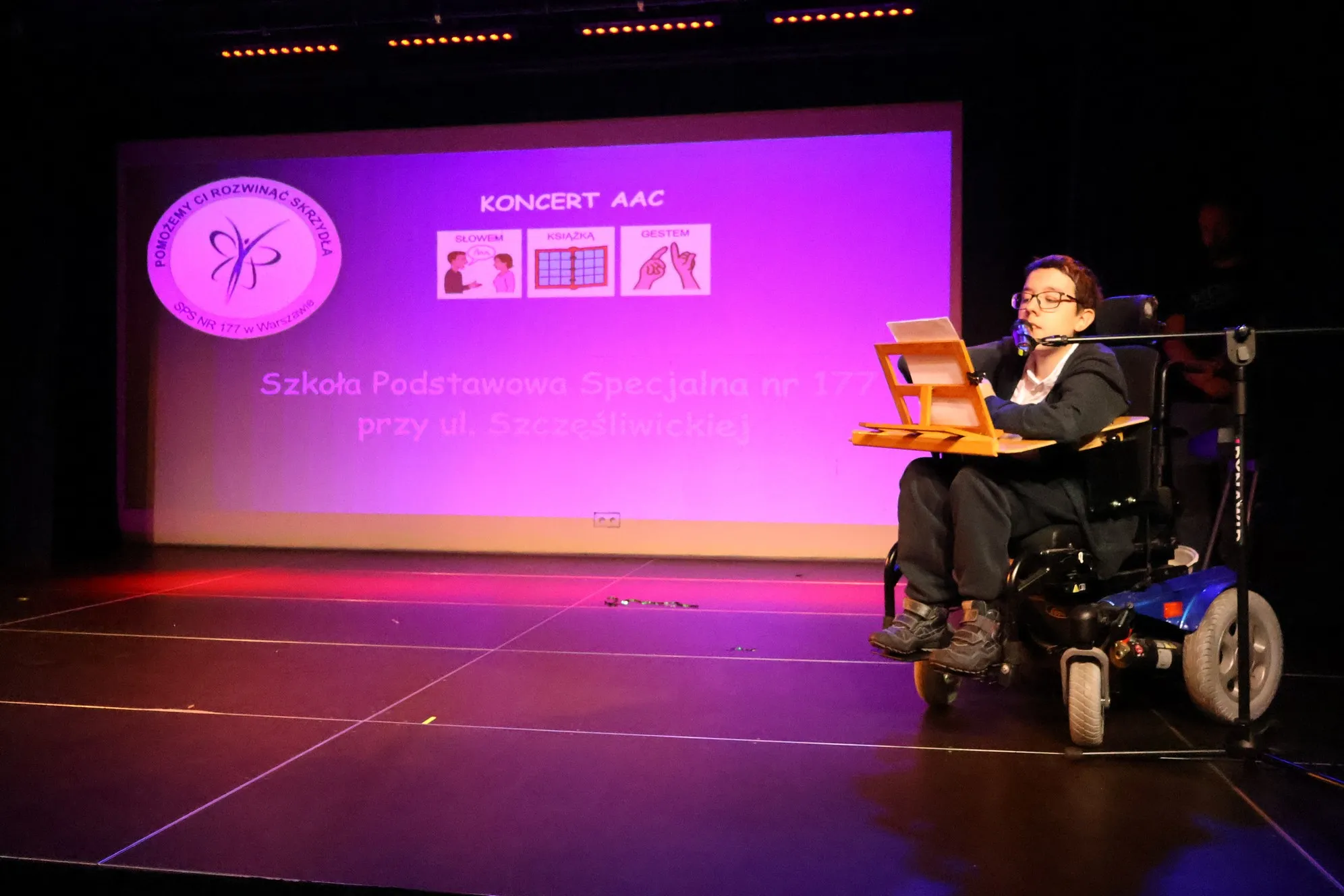 Koncert AAC „Słowem, książką, gestem”