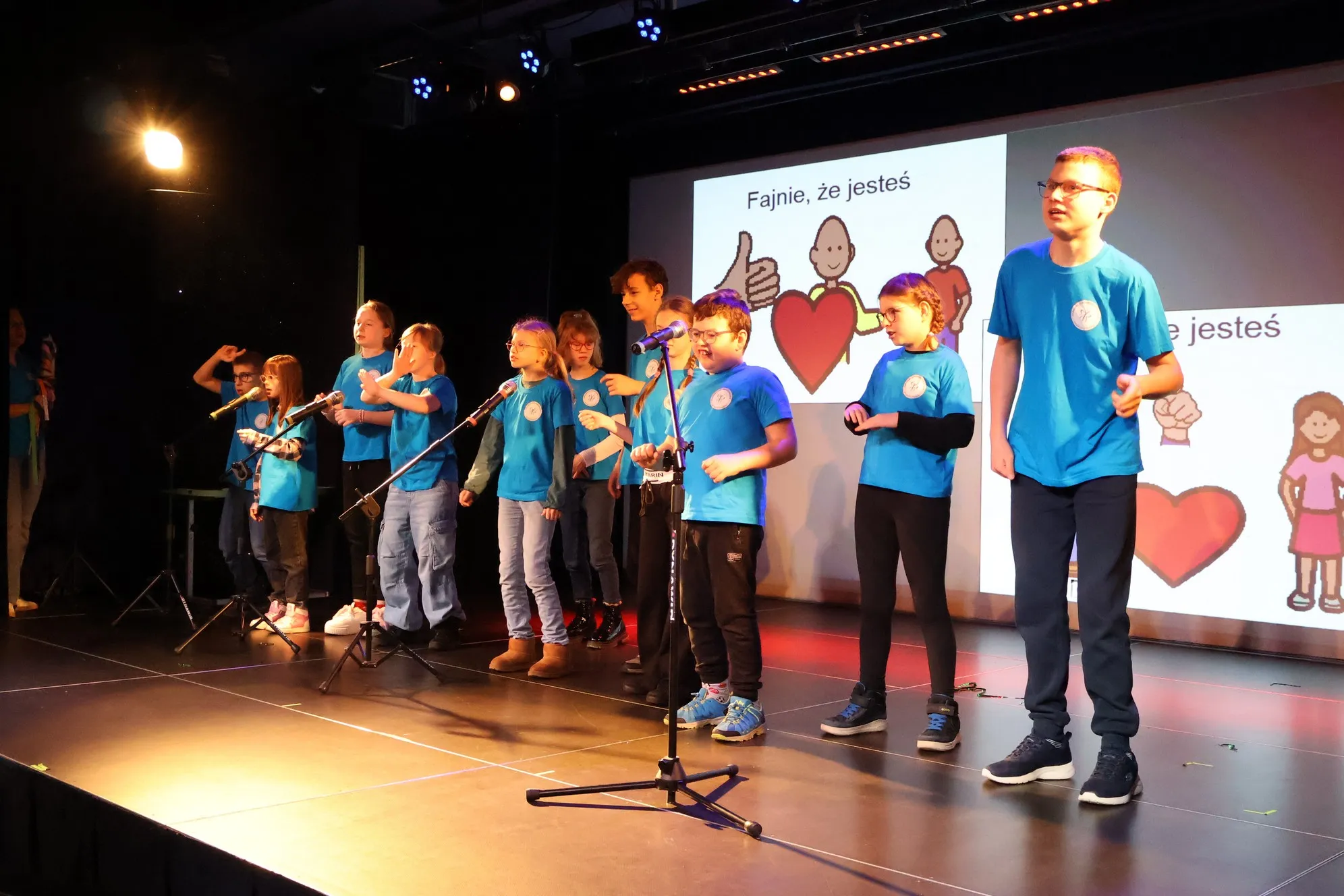 Koncert AAC „Słowem, książką, gestem”