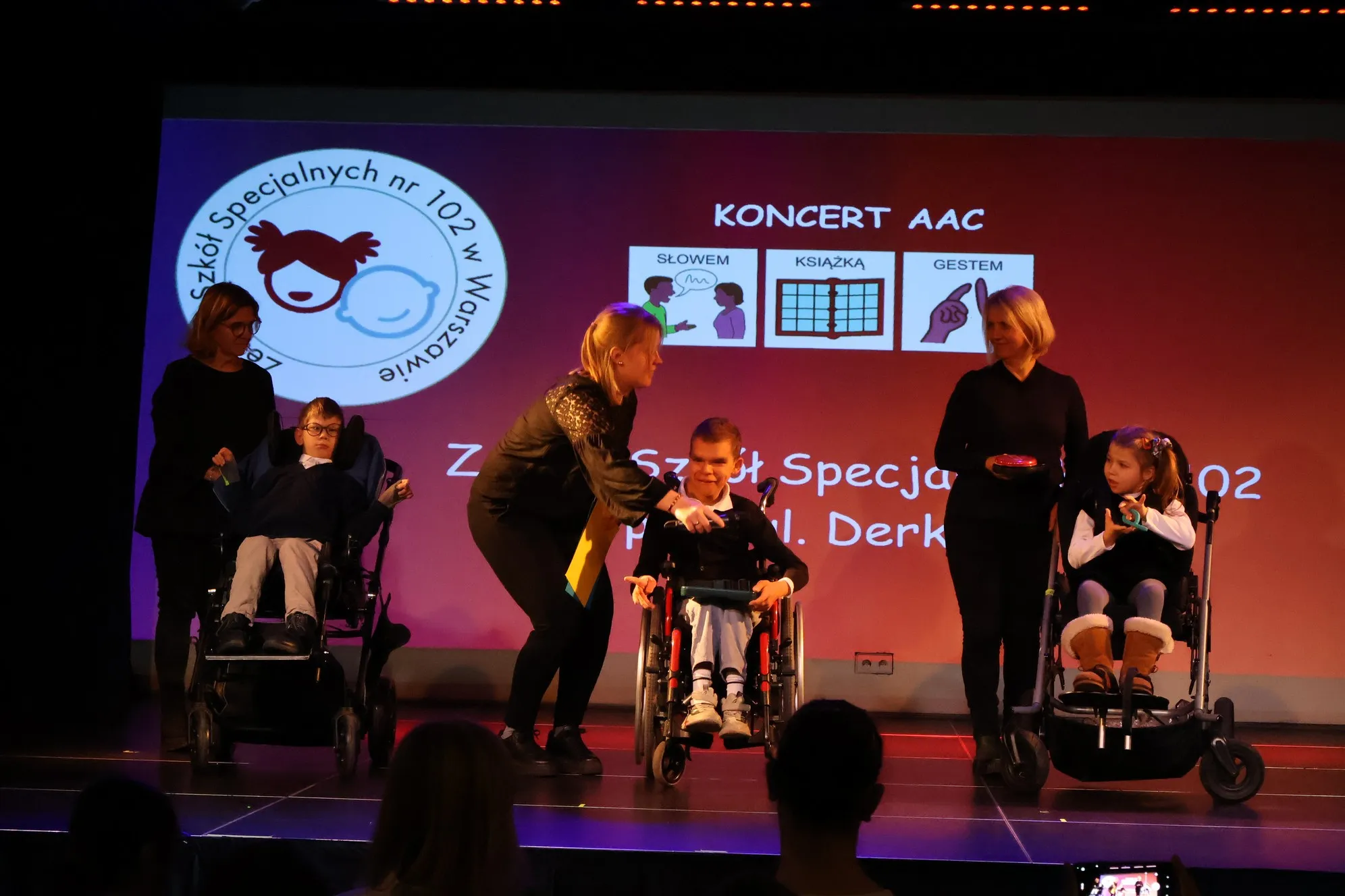 Koncert AAC „Słowem, książką, gestem”