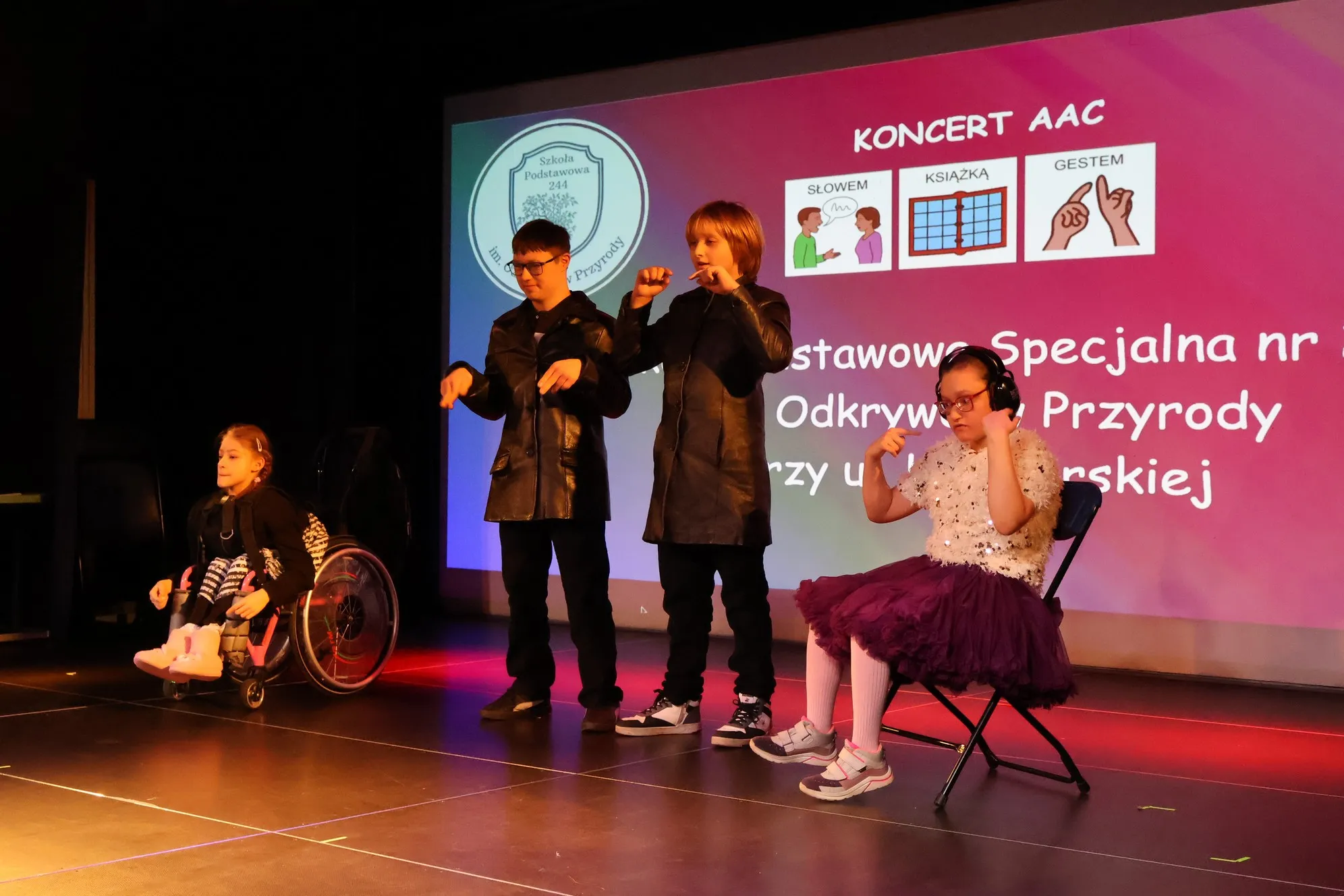 Koncert AAC „Słowem, książką, gestem”