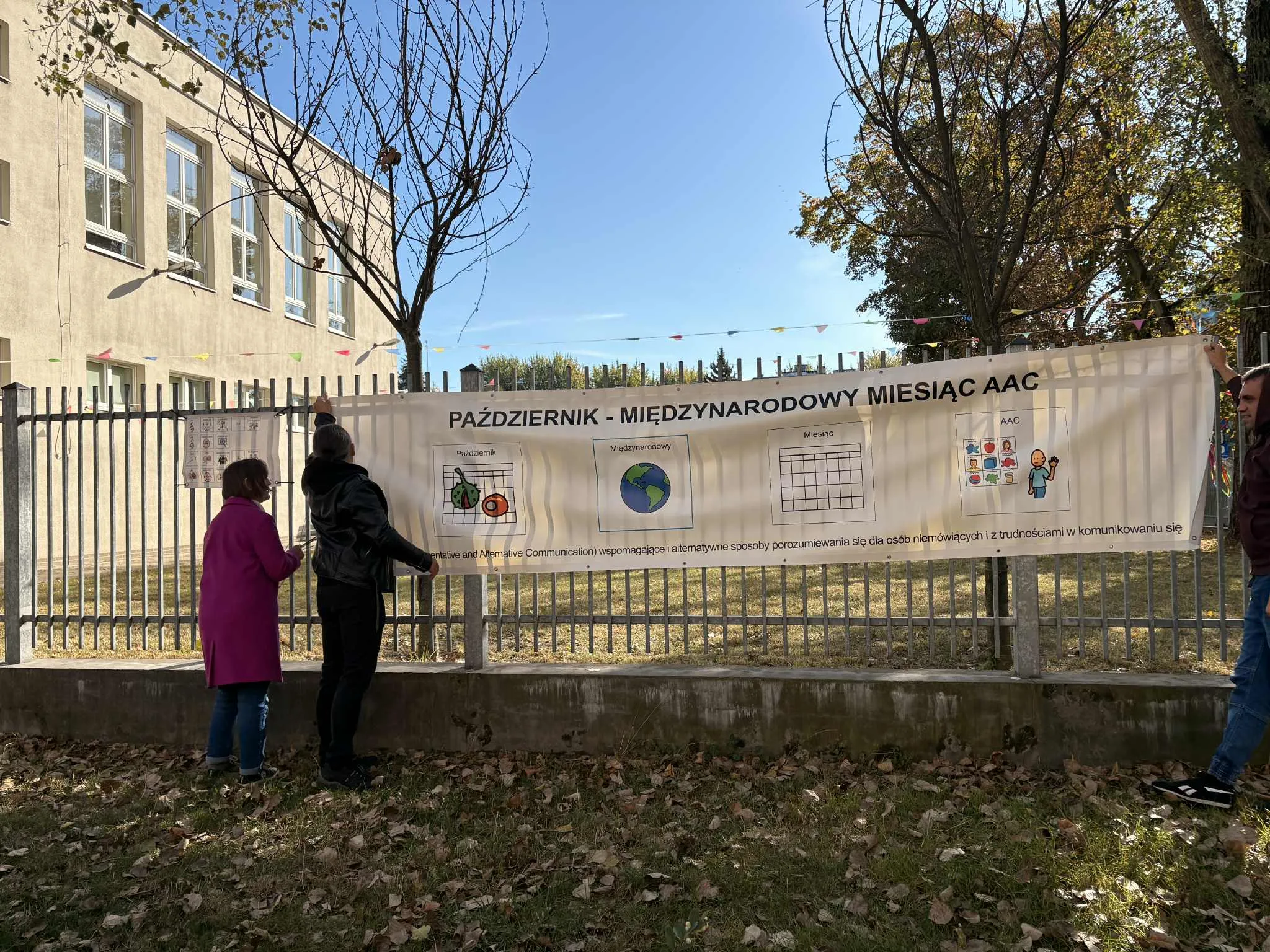 Październik - Międzynarodowy Miesiąc AAC