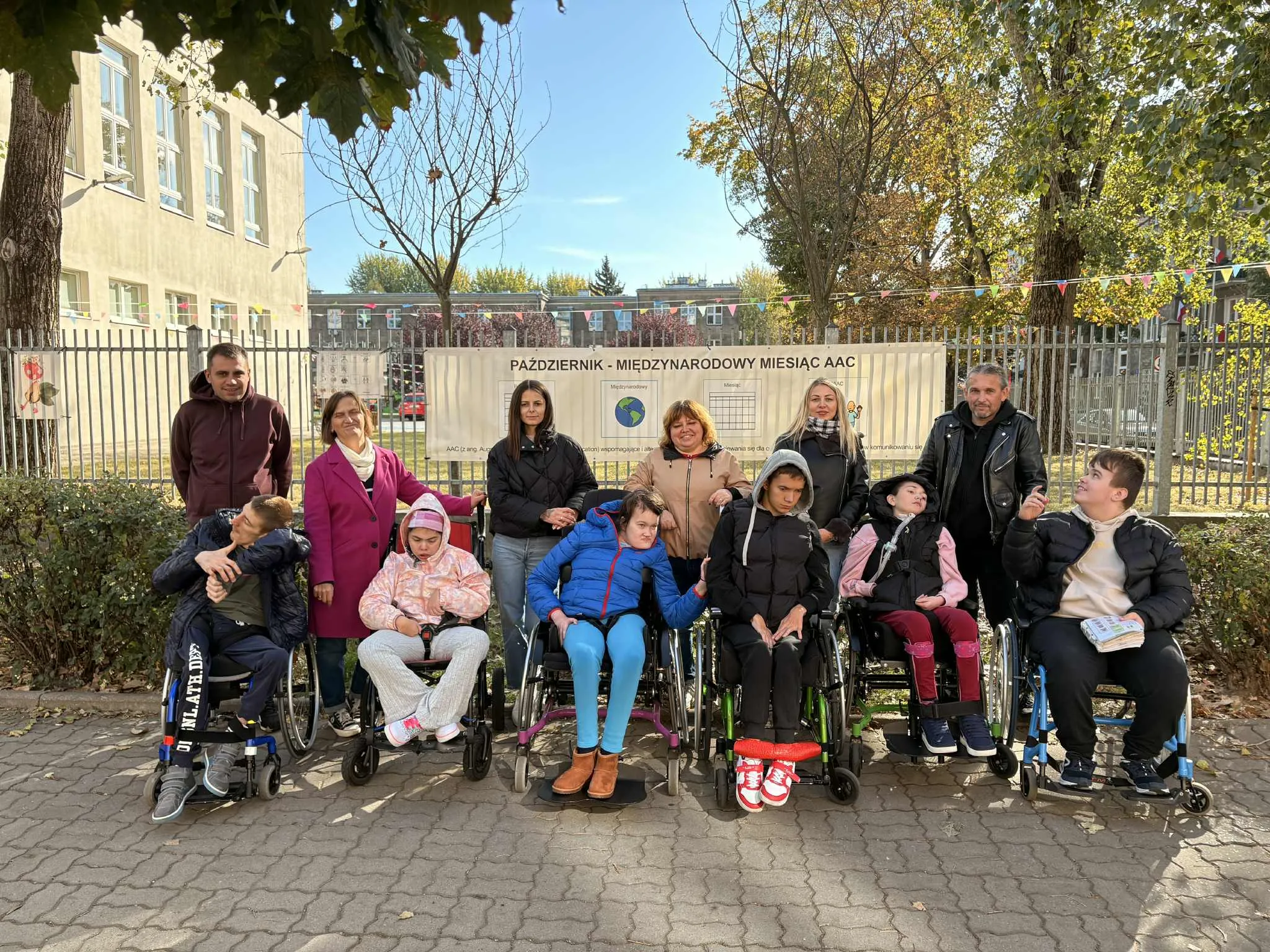 Październik - Międzynarodowy Miesiąc AAC