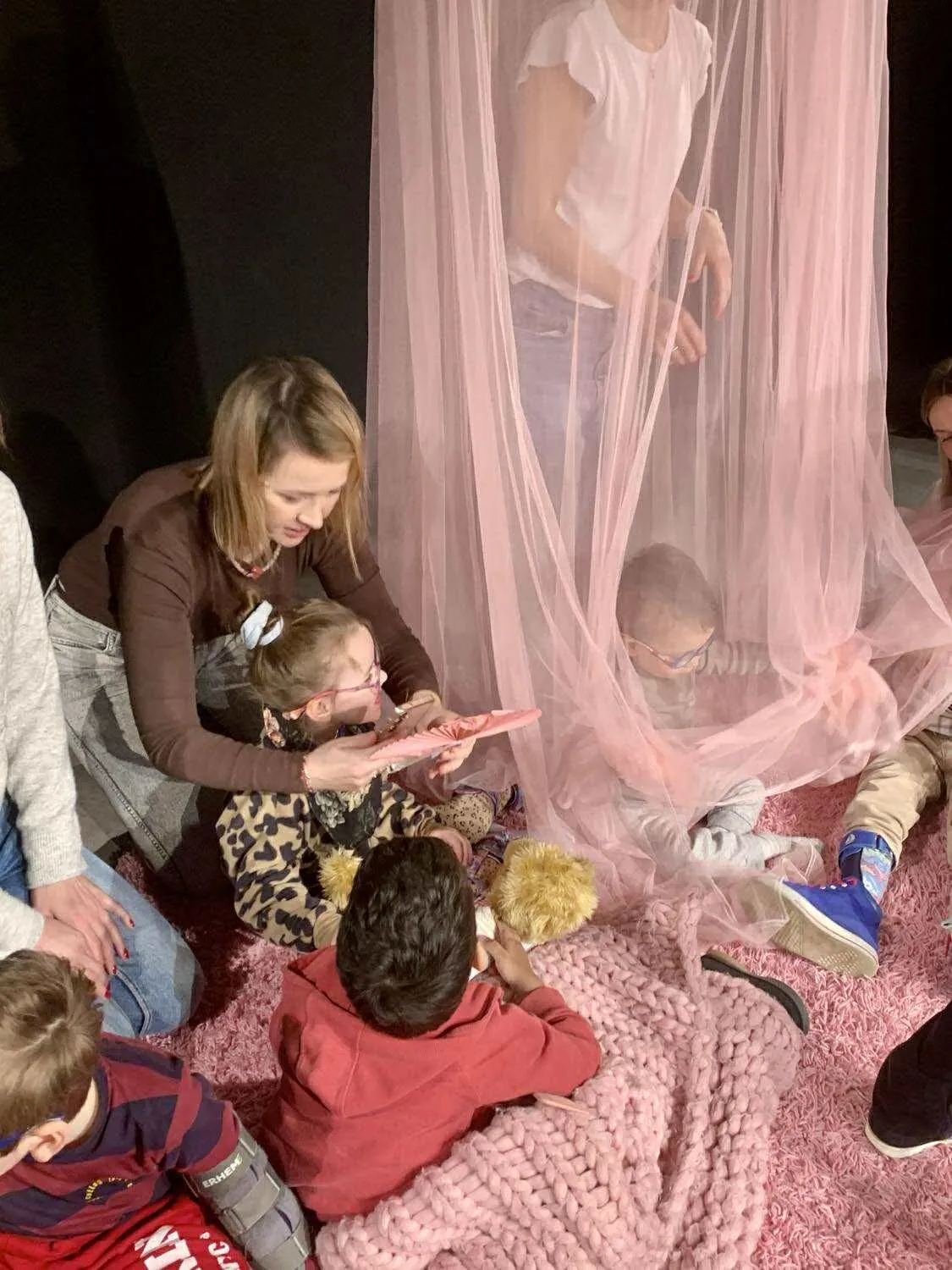 Wizyta przedszkolaków w Teatrze Niewielkim