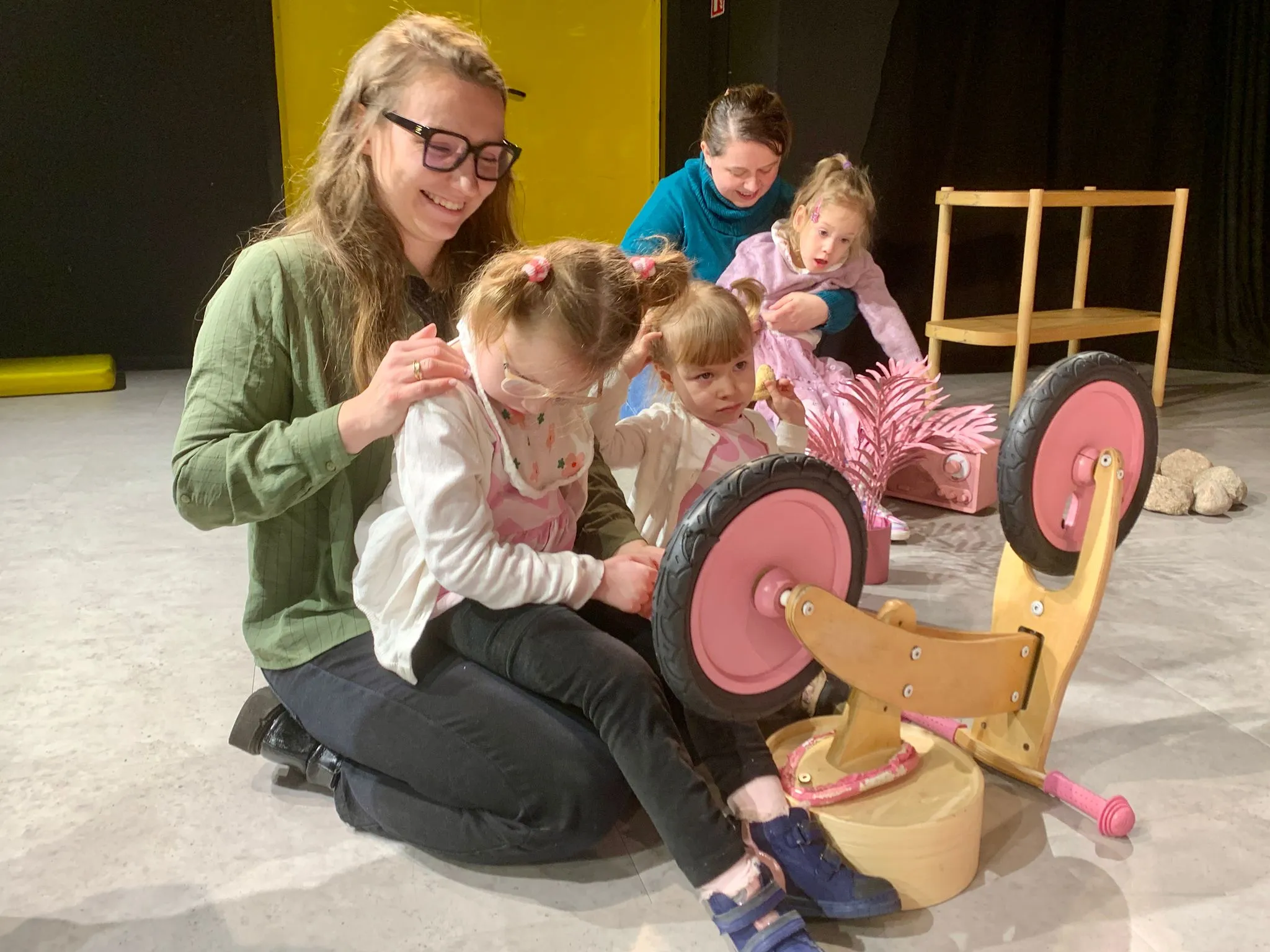 Wizyta przedszkolaków w Teatrze Niewielkim