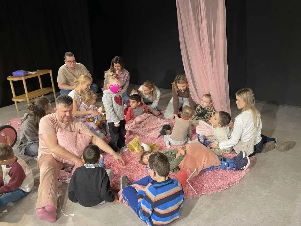 Wizyta przedszkolaków w Teatrze Niewielkim